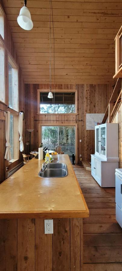 Ocean Views & Sunset Beach Cabin With Soaker Tub & Fire Pit Villa Powell River Kültér fotó