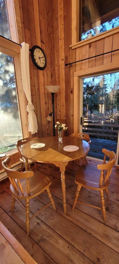 Ocean Views & Sunset Beach Cabin With Soaker Tub & Fire Pit Villa Powell River Kültér fotó
